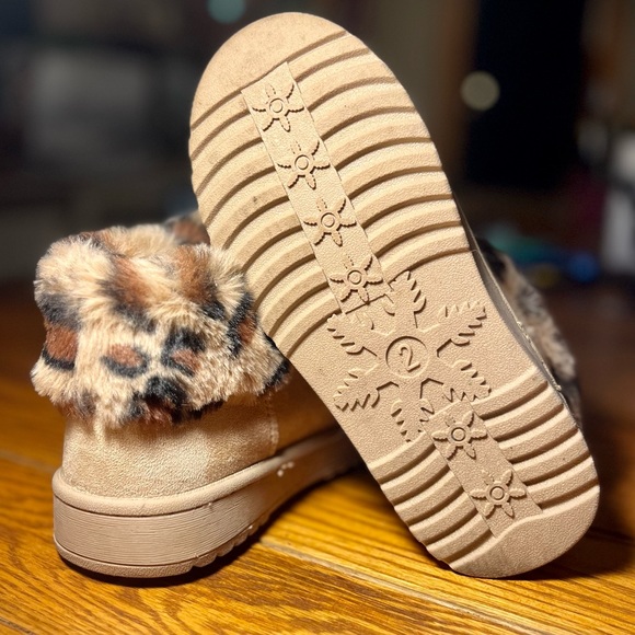 Girls SO Faux Suede with furry Cheetah Print - Picture 3 of 4